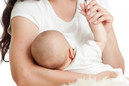 هل الرضاعة الطبيعية تنقل عدوى فيروس كورونا؟