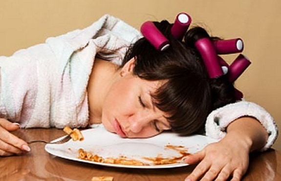 ما علاقة تناول الطعام الدسم بالإصابة بنوبات الهلع أثناء النوم