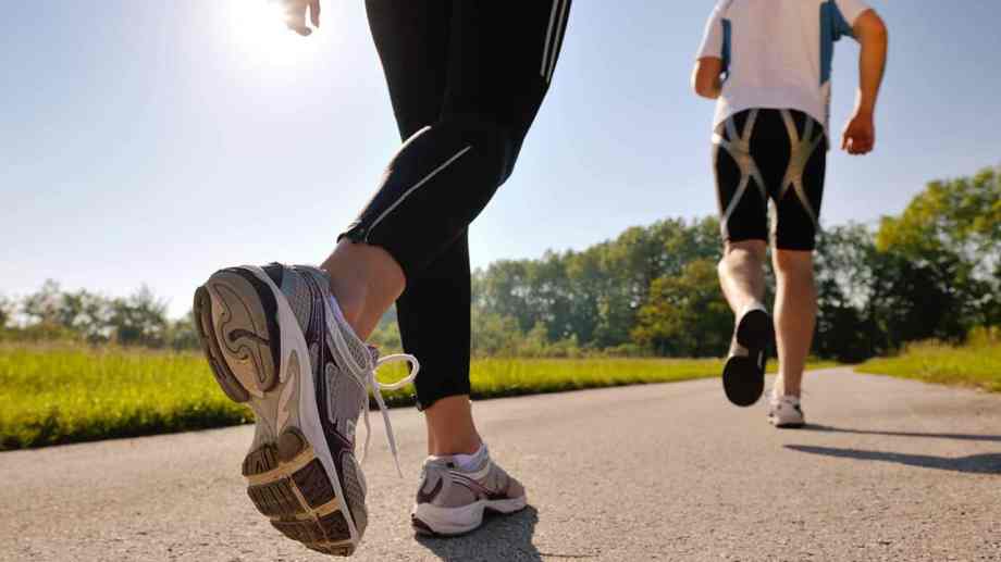 قبل ممارسة رياضة المشي.. إليك 8 نصائح للمساعدة في إحراق الدهون
