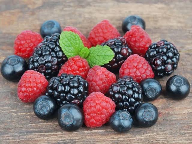 فوائد فاكهة التوت الصحية بأنواعه وخاصة الحماية من أمراض القلب