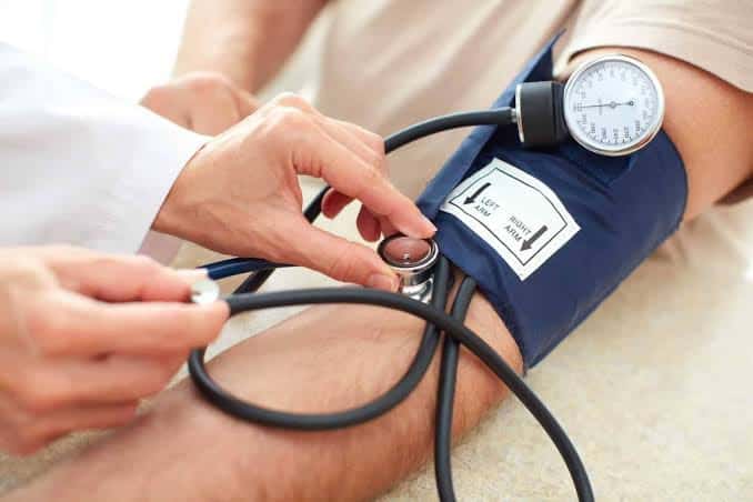 3 فئات عليهم التحكم في ضغط الدم للحماية من جلطات القلب