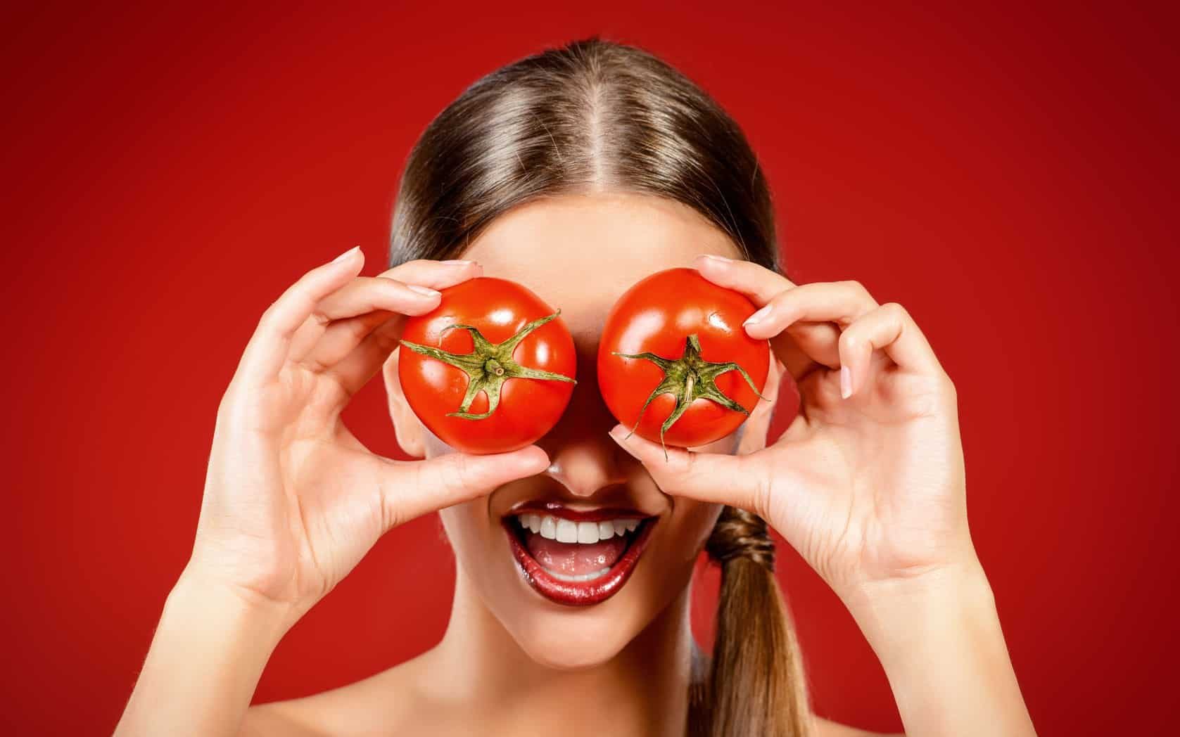 وصفات تفتيح البشرة بالطماطم .. 3 خلطات سريعة المفعول