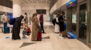مطار الملك عبدالعزيز بجدة يشهد انطلاق الرحلات الدولية مع التقيد بالاجراءات