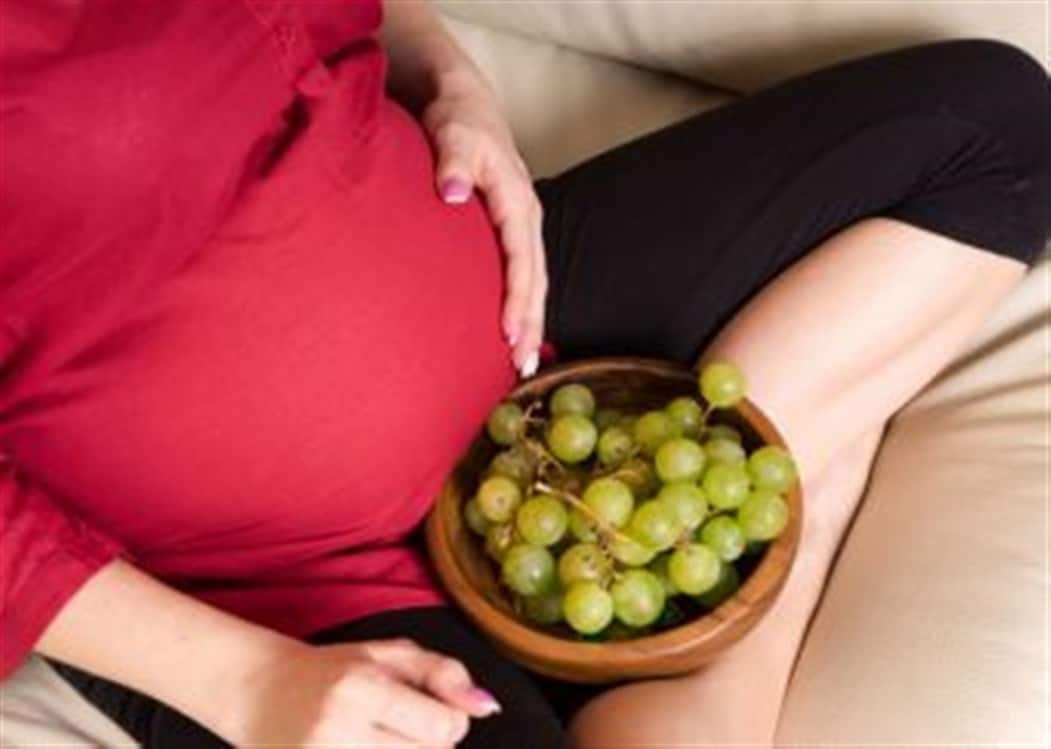 فوائد العنب للحامل