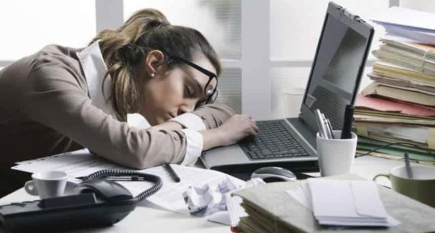 ساعات العمل الطويلة ترفع من خطر الإصابة بالسكتة الدماغية