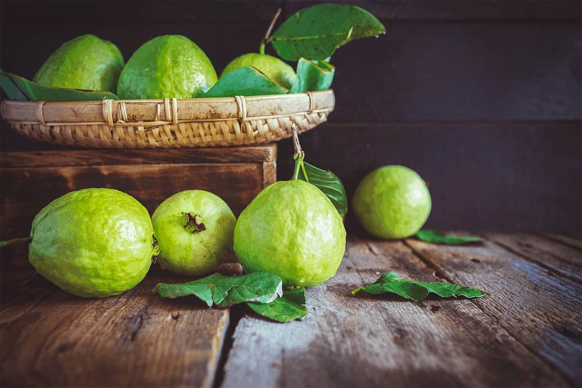 وصفات الجوافة لتفتيح البشرة  