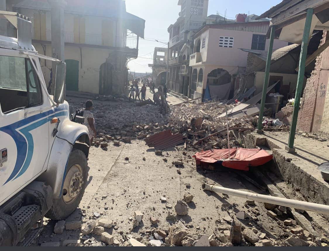 زلزال هايتي يتسبب بفرض حالة الطوارئ لمدة شهر واستمرار ارتفاع الخسائر
