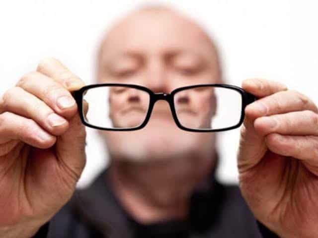 نصائح لحماية العين من ضعف الرؤية مع التقدم في العمر