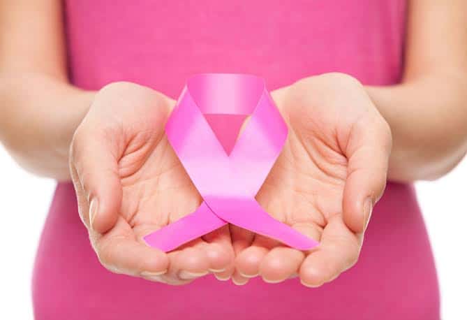 أسباب الإصابة بسرطان الثدي.. منها عوامل وراثية