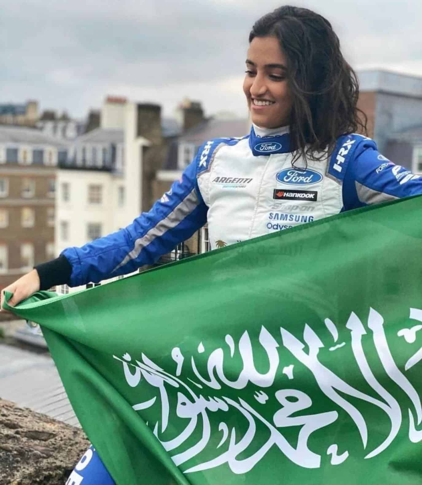 السعودية ريما الجفالي تستعد للمنافسة في الجولة الأخيرة من سباق «فورمولا 3»