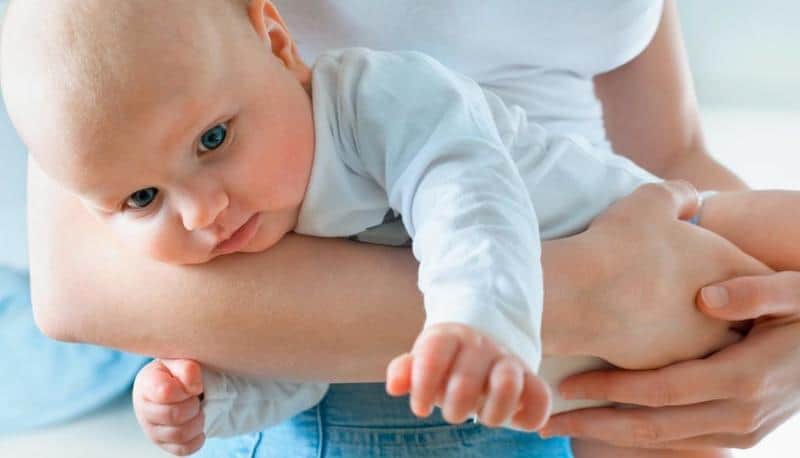 طرق علاج المغص للأطفال الرضع وأسبابه