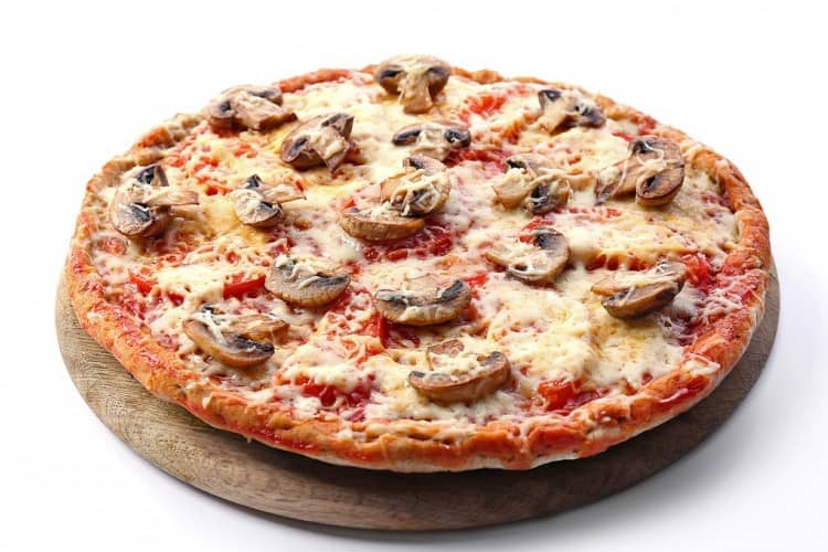 طريقة تحضير بيتزا الجبن الحارة بوصفة شهية كالمطاعم