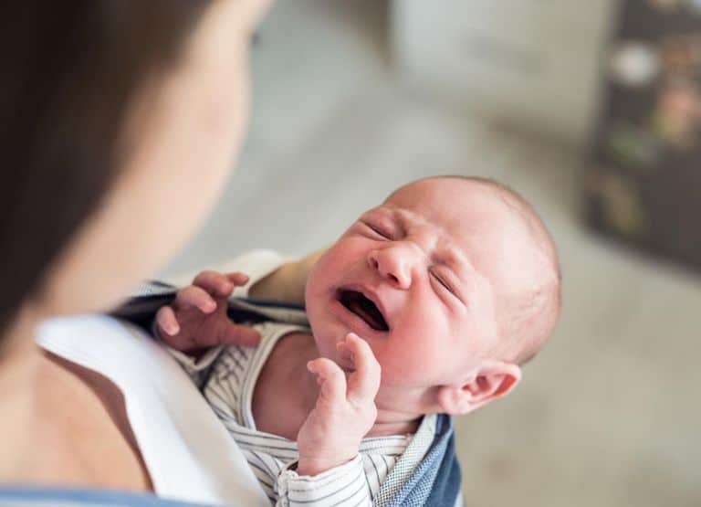 طرق علاج المغص للأطفال الرضع وأسبابه