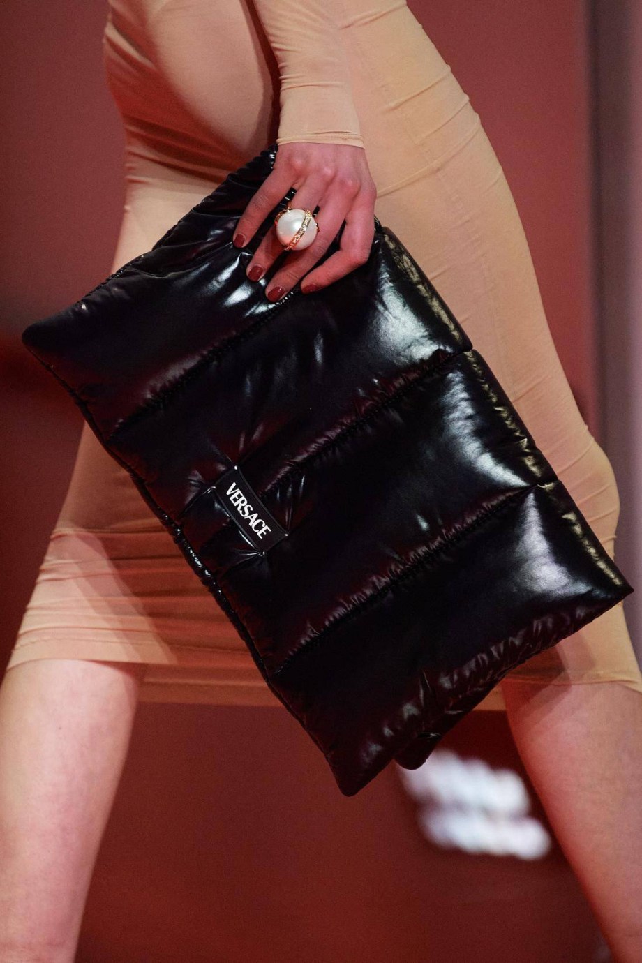 حقيبة كلاتش مبطنة من فيرساتشي Versace