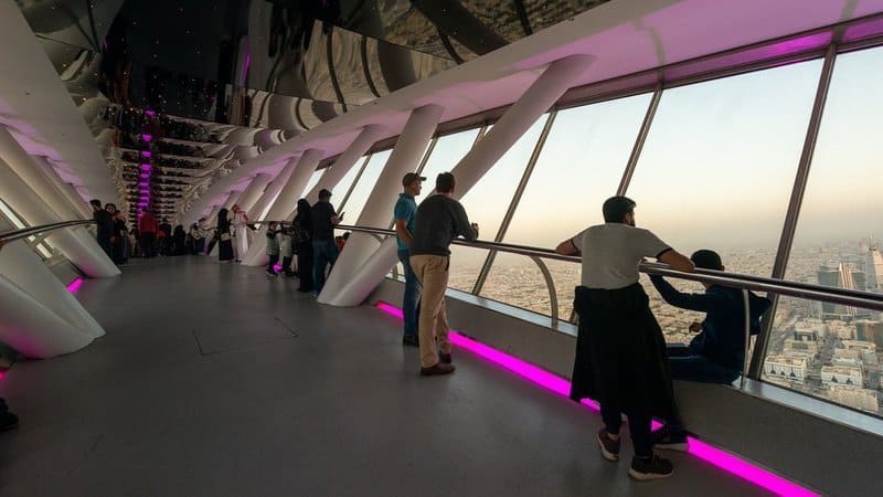 جسر برج المملكة المعلق .. تجربة سياحية تستحق المغامرة
