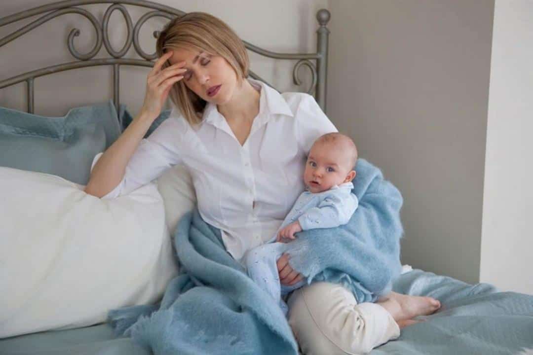 النوم المتقطع بعد الولادة .. أضراره ونصائح للتغلب عليه