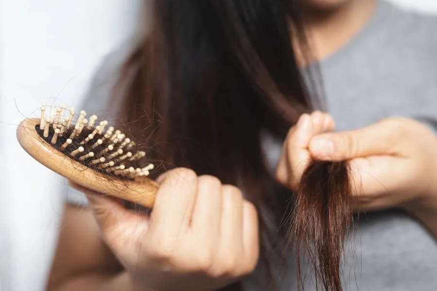 خطوات علاج تقصف الشعر بدون تكاليف..هذه أسبابه