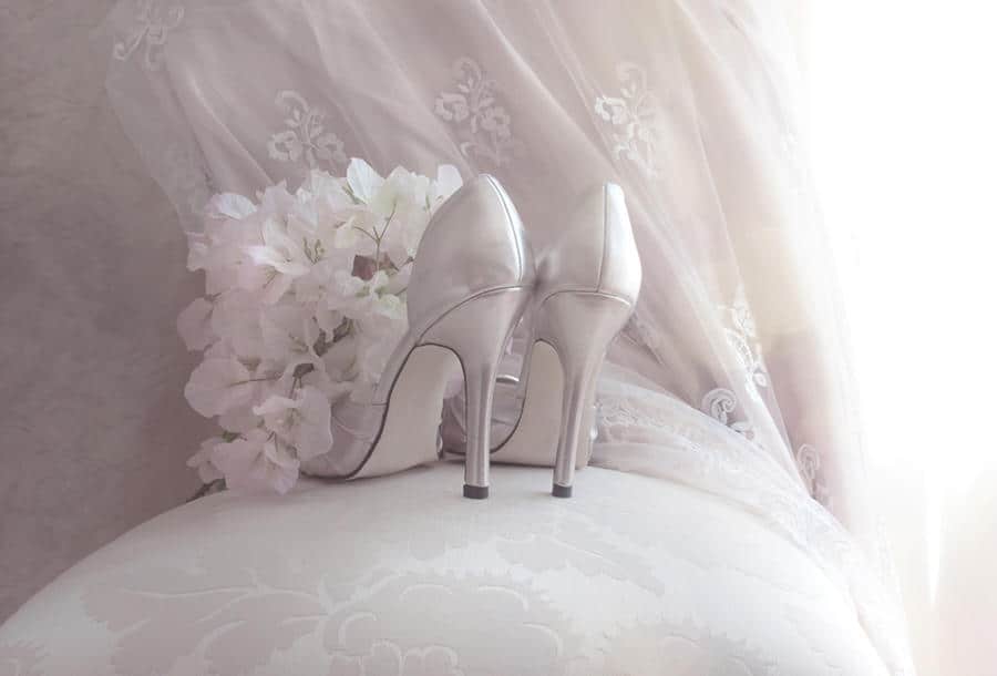 أحذية كلاسيكية للعروس 2022 في حفل زفافها لإطلالة ساحرة