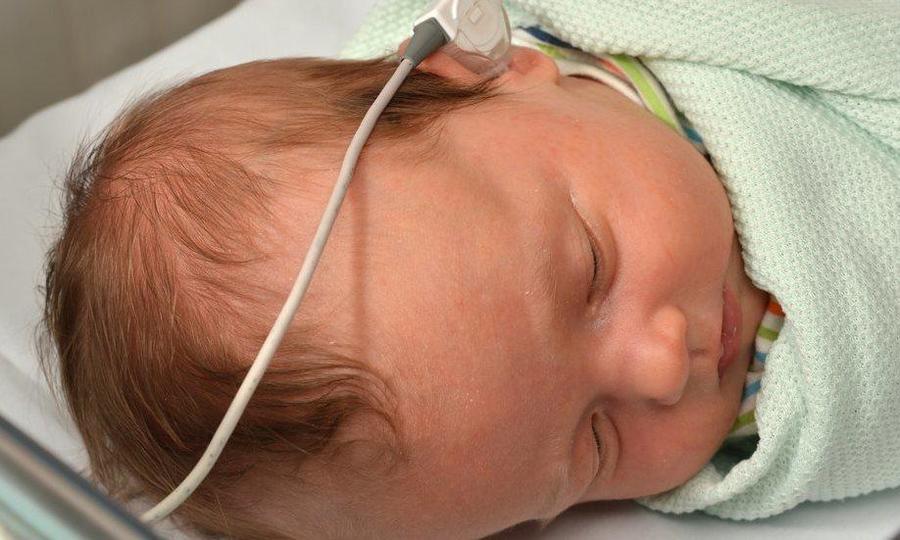 ضعف السمع عند الرضع .. علاماته وأهم أسبابه
