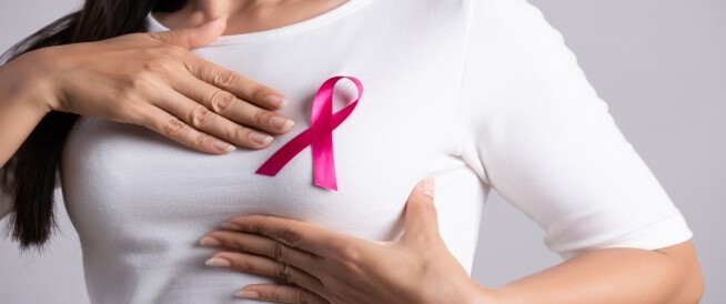 علامات مبكرة لسرطان الثدي .. استشيري طبيبك سريعًا عند اكتشافها