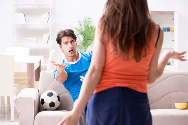 نصائح للزوجات في كأس العالم 2022 .. اتركي خلافاتك مع زوجك جانبًا