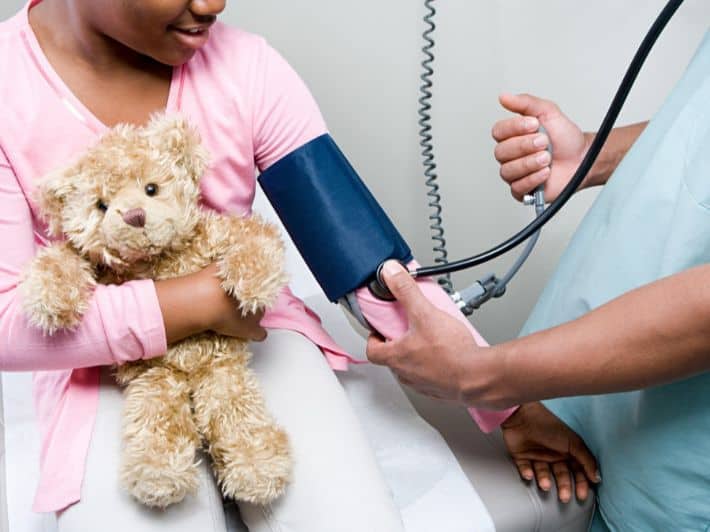 ضغط الدم عند الأطفال .. ما هي القراءات الطبيعية وأسباب ارتفاعه