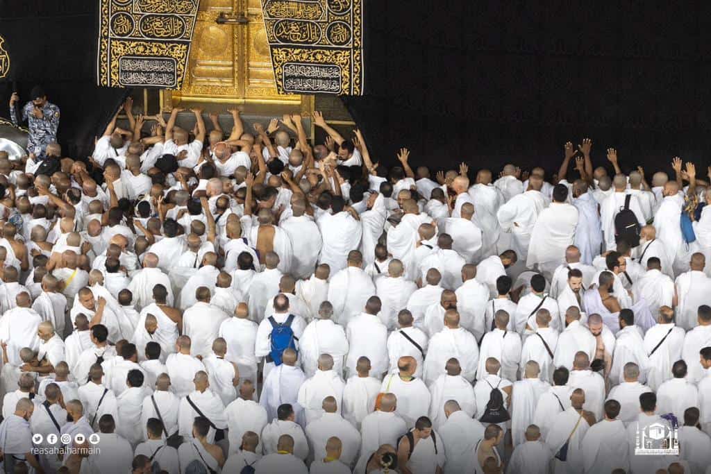  عودة الشيخ الحذيفي لإمامة المصلين بالمسجد النبوي 