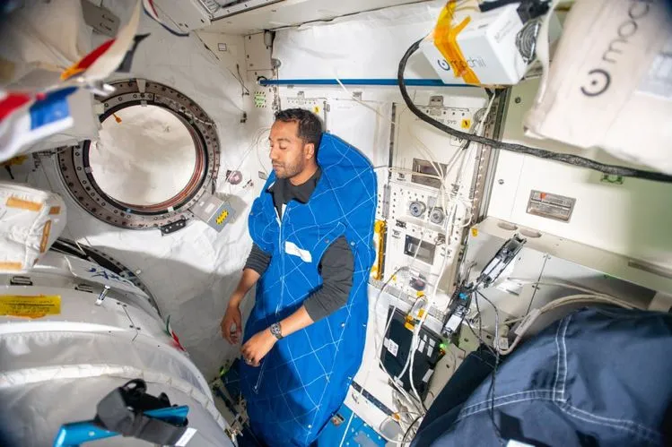 «رائد الفضاء السعودي» يكشف فرق النوم بين الأرض والفضاء