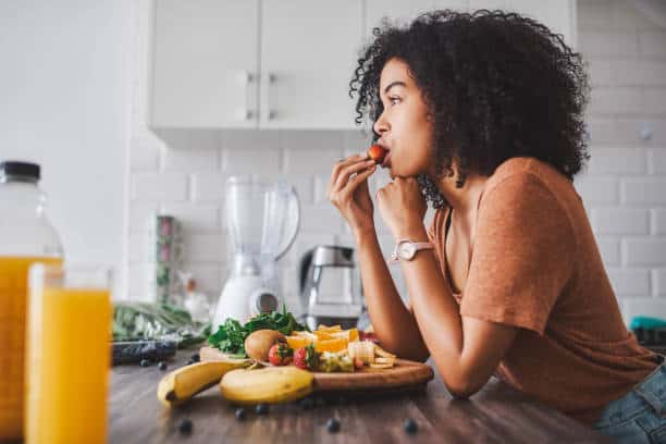 4 عادات صباحية تساعد على تحسين الهضم