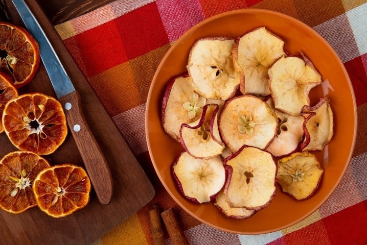 وصفة رقائق التفاح بالقرفة لمرضى السكري خفيفة وشهية