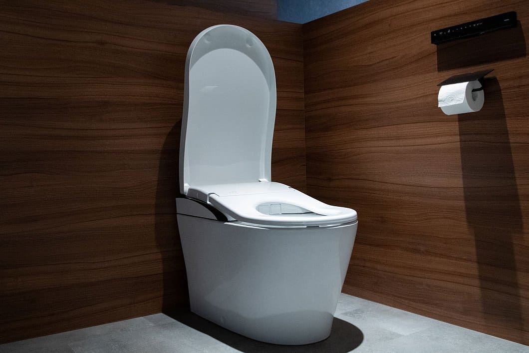الحمام العصري: مرحاض ذكي وحمام معطر