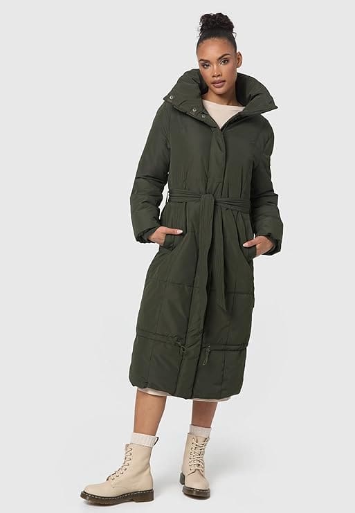يتربع المعطف المبطن (Puffer Coat) على عرش الموضة النسائية