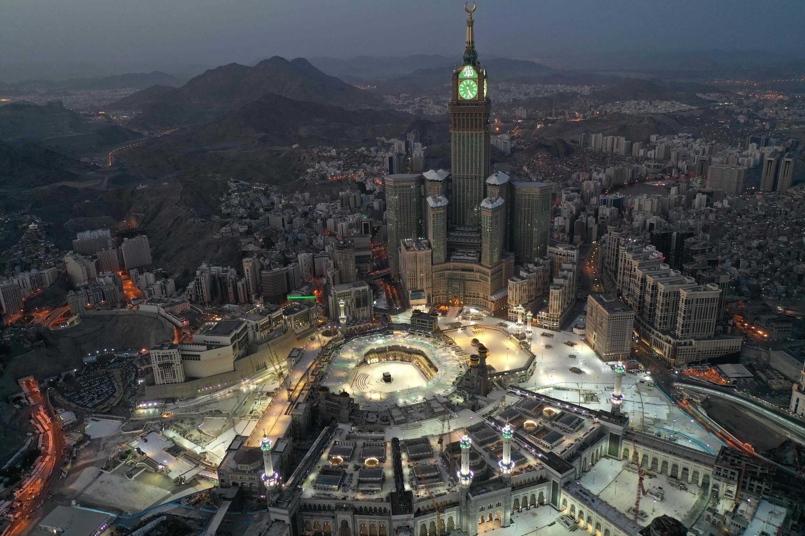 «الكعبة وساعة مكة».. السعودية تتربع على قائمة أغلى المباني تكلفة عالميًا