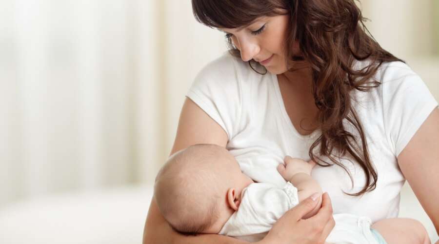 كيفية إدرار حليب الأم بعد الولادة.. اتبعي هذه النصائح