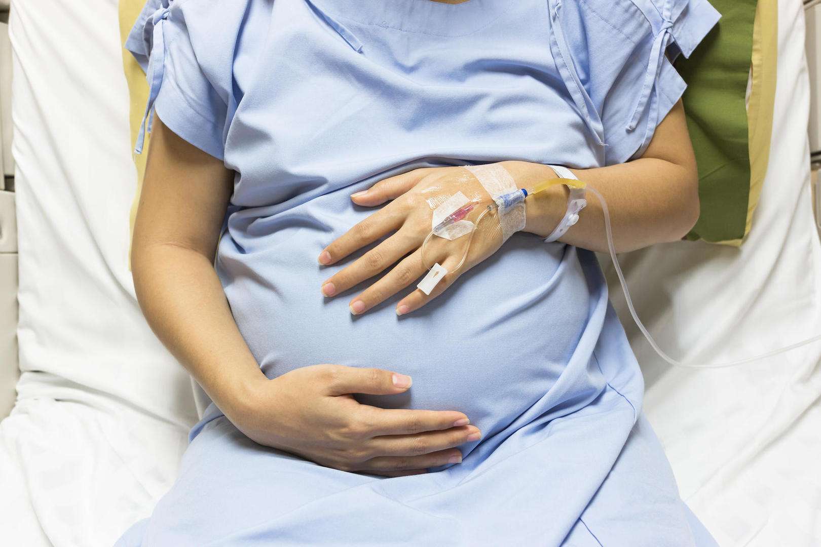 هل تسبب إبرة الظهر عند الولادة الشلل؟