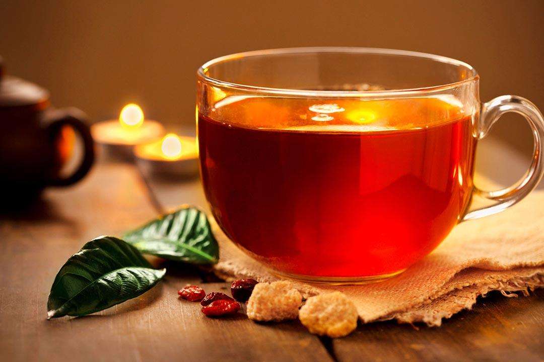 ما العلاقة بين شرب الشاي و إبطاء الشيخوخة؟
