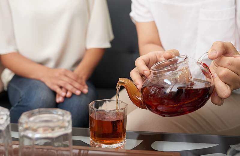 ما العلاقة بين شرب الشاي و إبطاء الشيخوخة؟