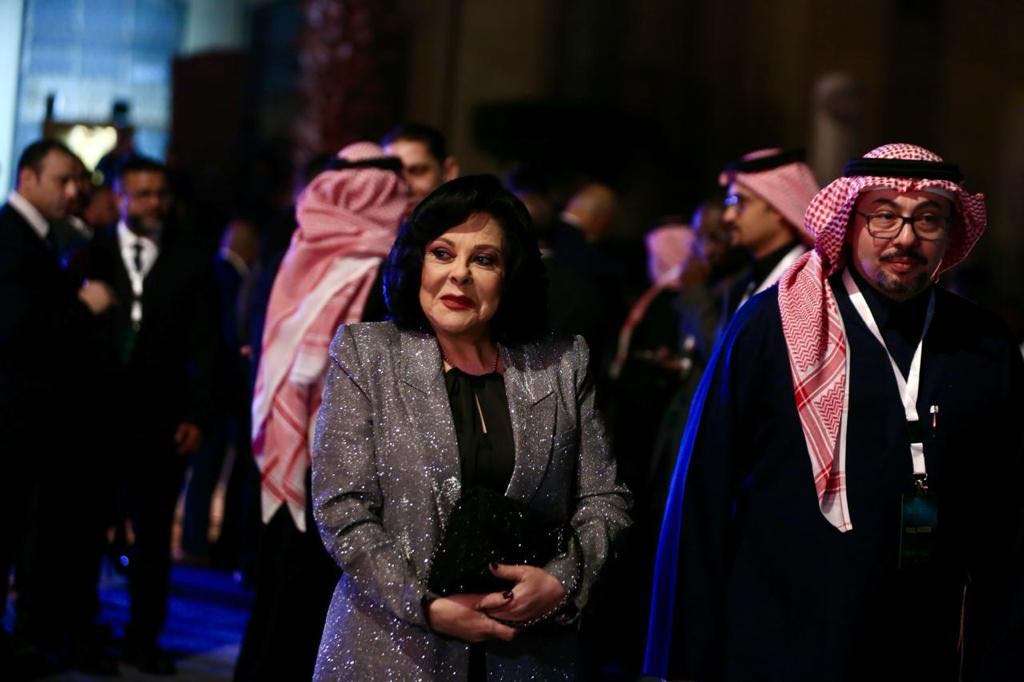 إطلالات كلاسيكية للنجمات حفل ليالي سعودية مصرية