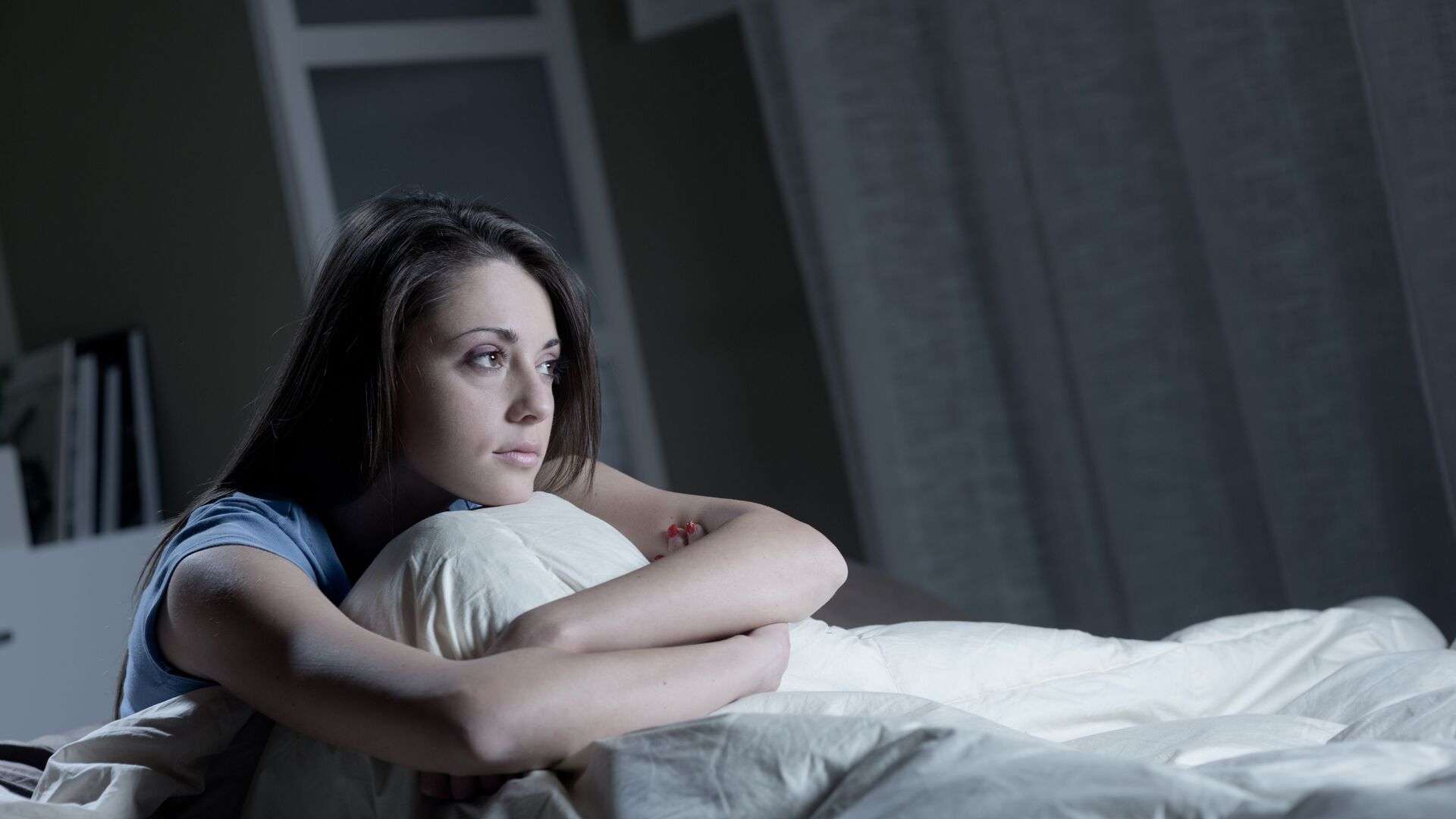 ما هي أسباب الحديث أثناء النوم؟