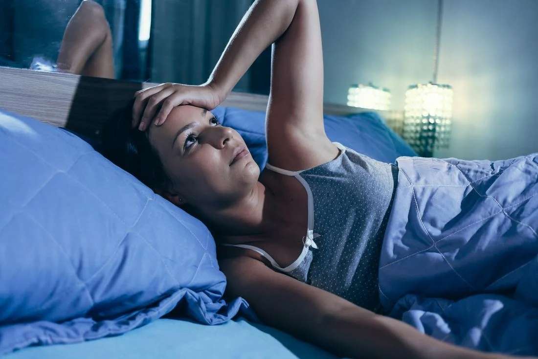 ما هي أسباب الحديث أثناء النوم؟