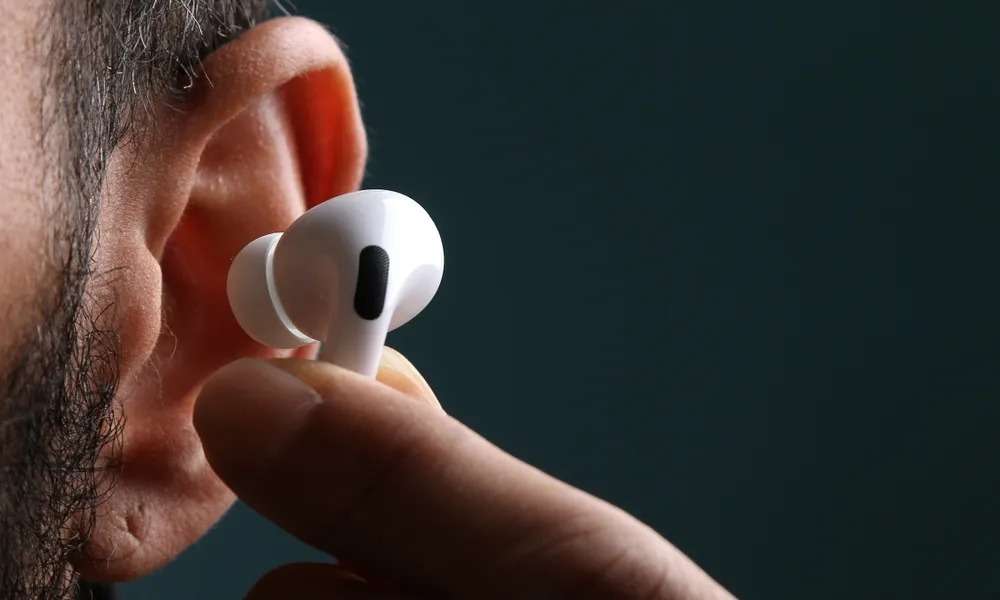 هل تنقل سماعات الأذن البيانات الشخصية لمستخدميها؟